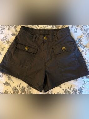 Vuori Women's Cargo Shorts with Button Flap Pockets